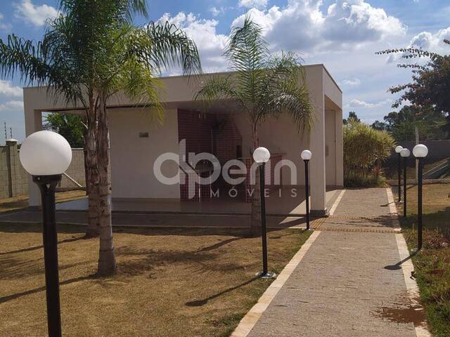 #105 - Casa para Venda em São Carlos - SP - 1