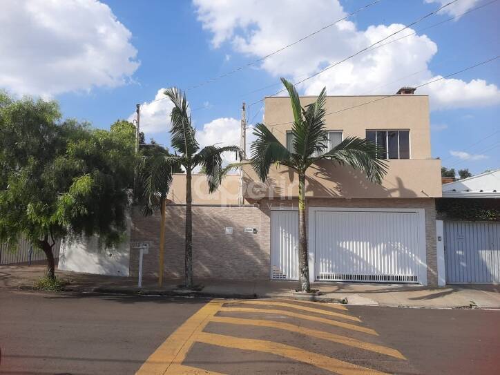 Casa, 3 quartos, 198 m² - Foto 1