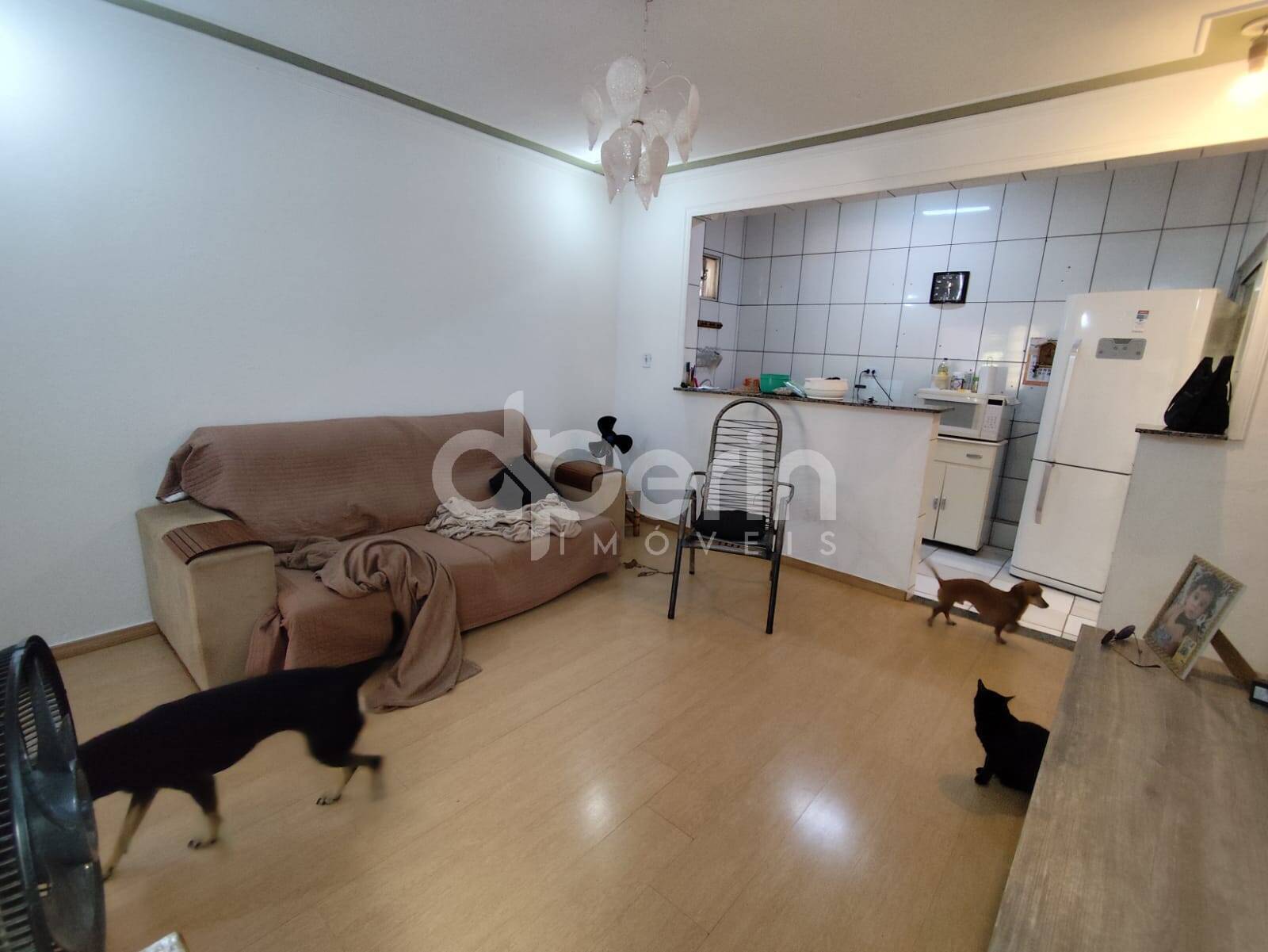 Casa à venda com 2 quartos, 63m² - Foto 2