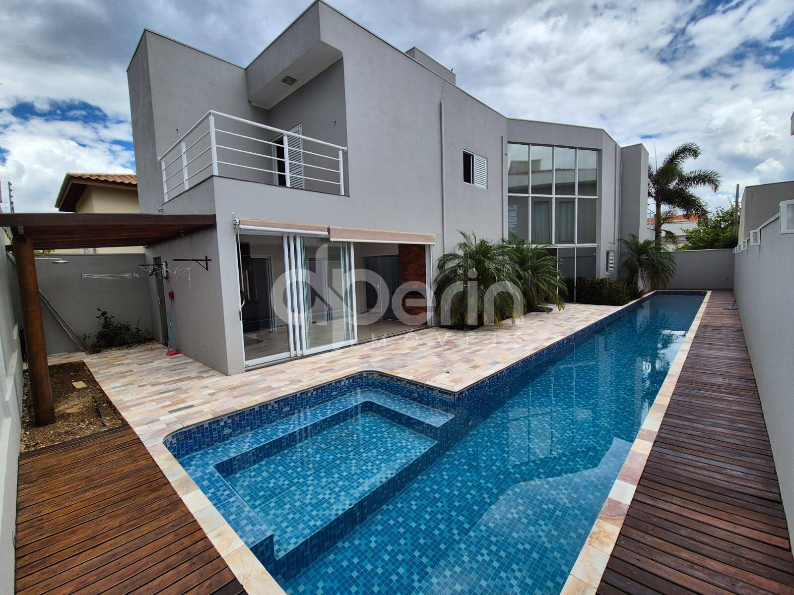 Casa de Condomínio à venda com 3 quartos, 267m² - Foto 1
