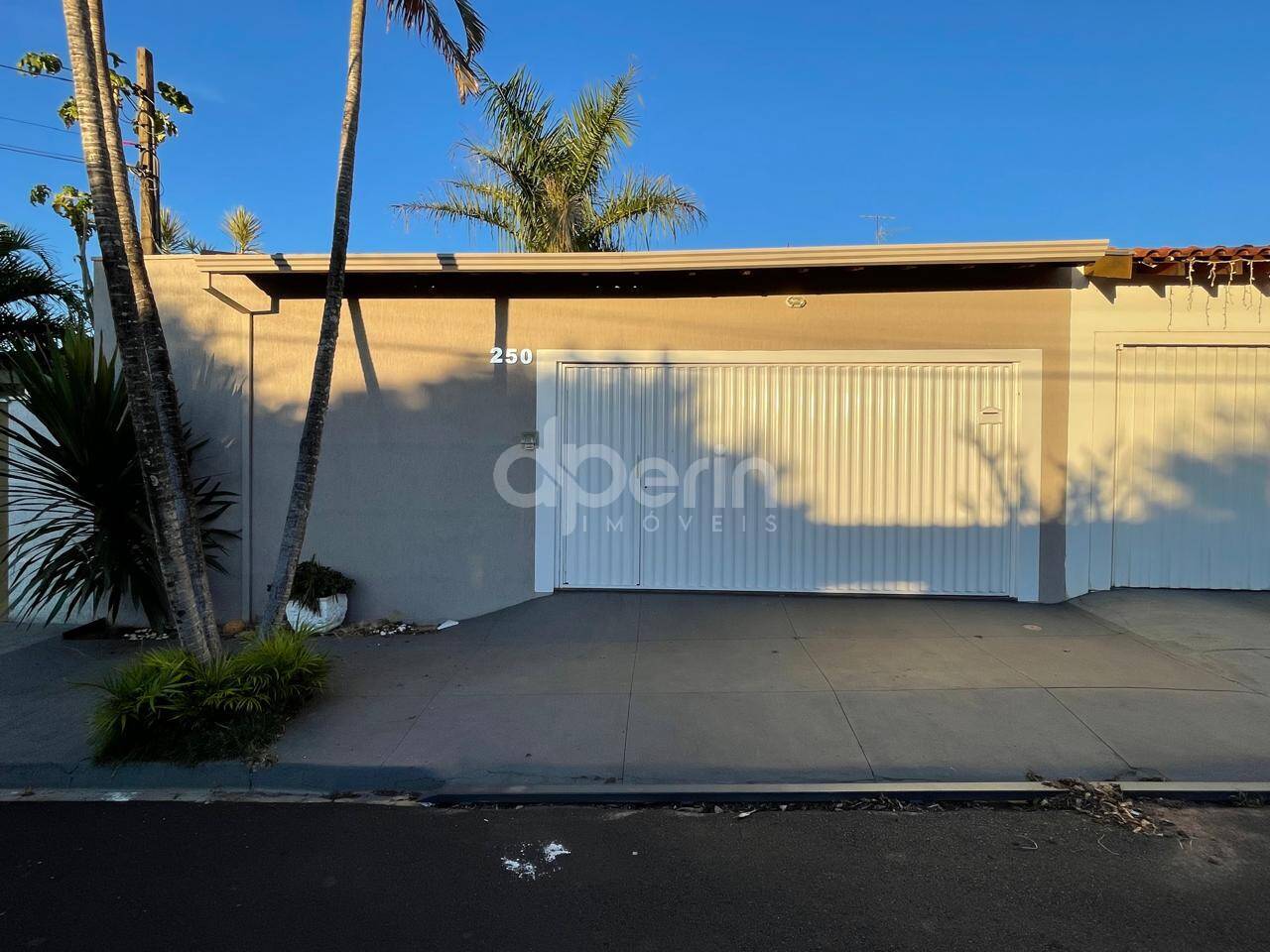 Casa, 3 quartos, 270 m² - Foto 1